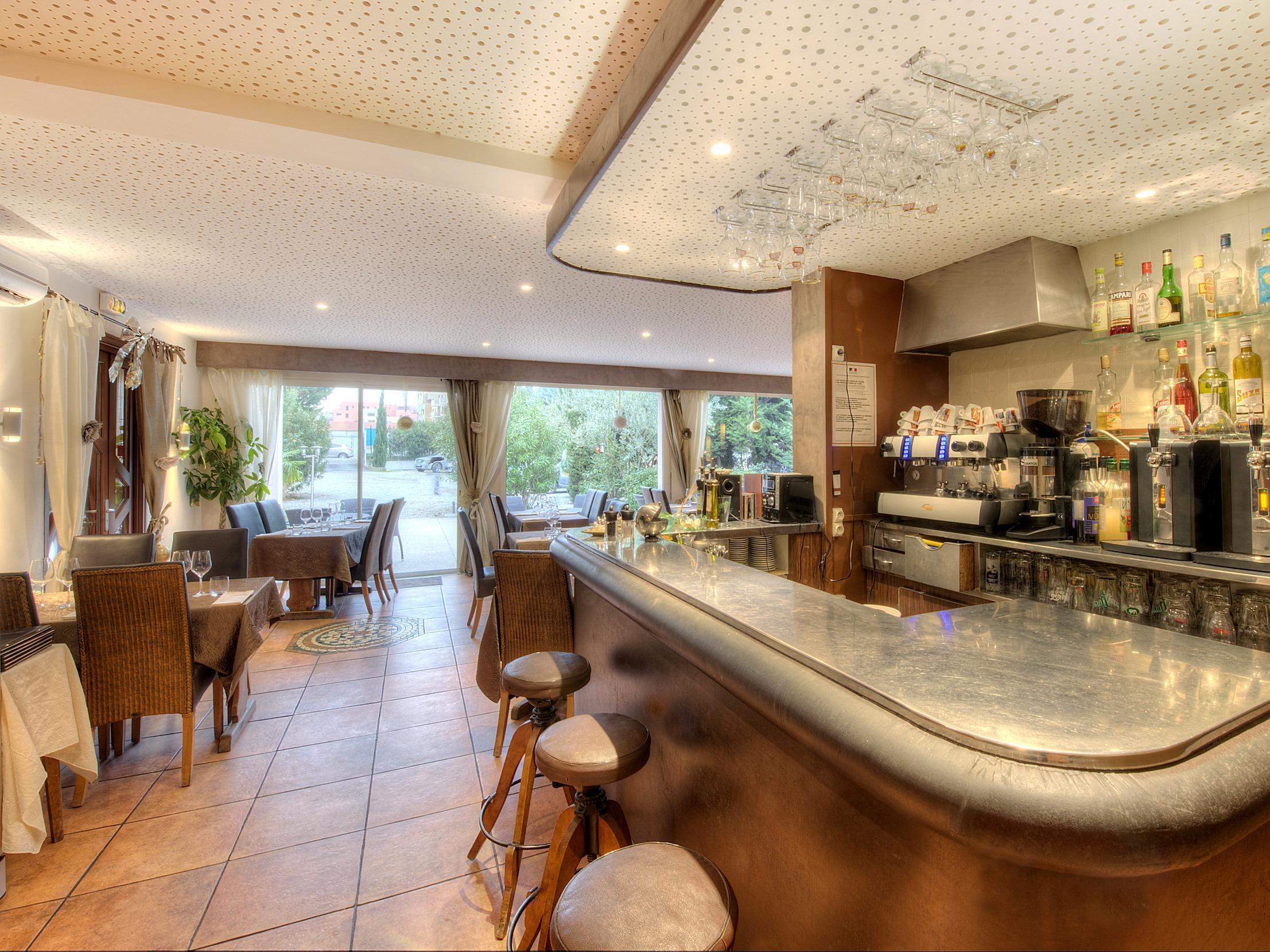 Logis Le Printemps Hotel Restaurant - Монтелимар Экстерьер фото