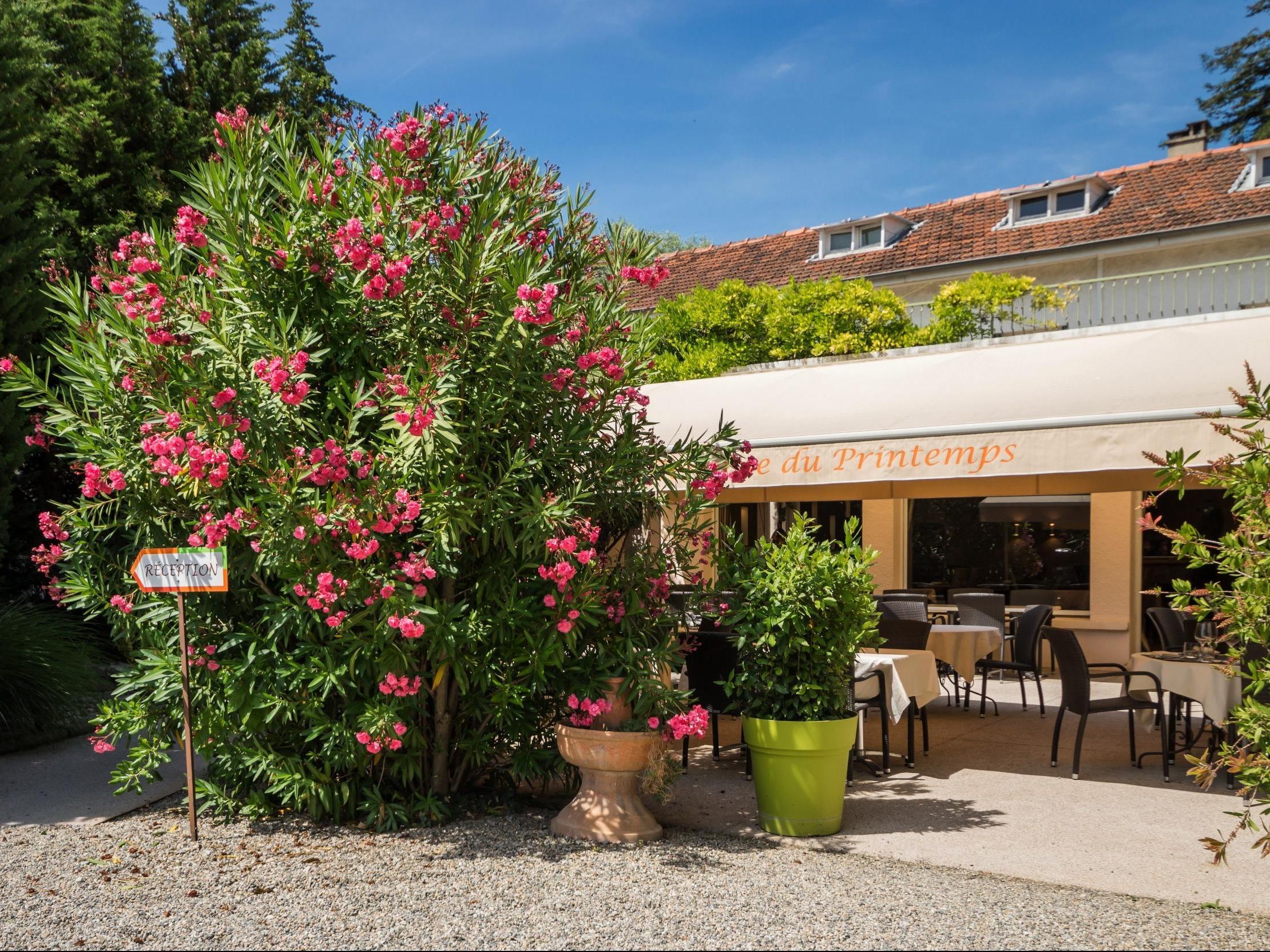 Logis Le Printemps Hotel Restaurant - Монтелимар Экстерьер фото