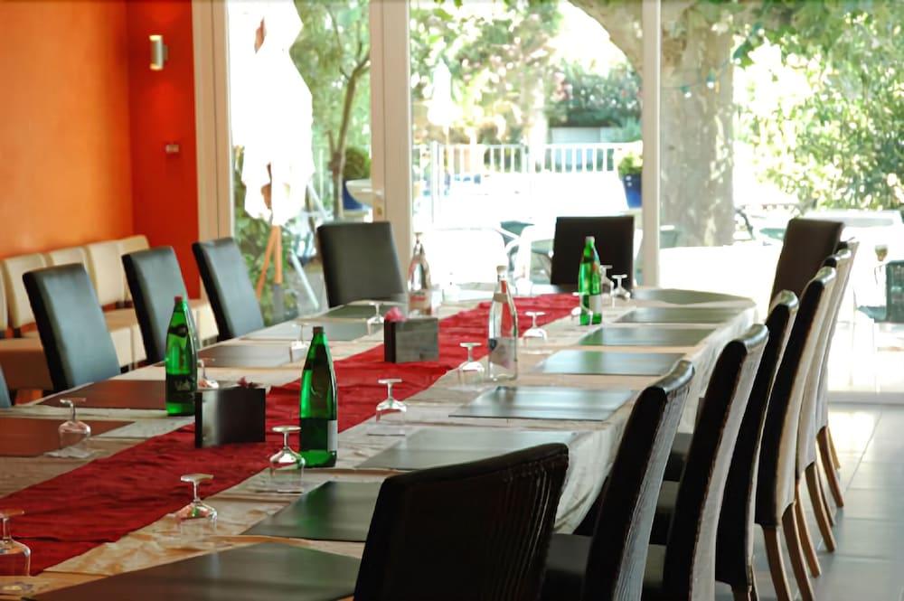 Logis Le Printemps Hotel Restaurant - Монтелимар Экстерьер фото